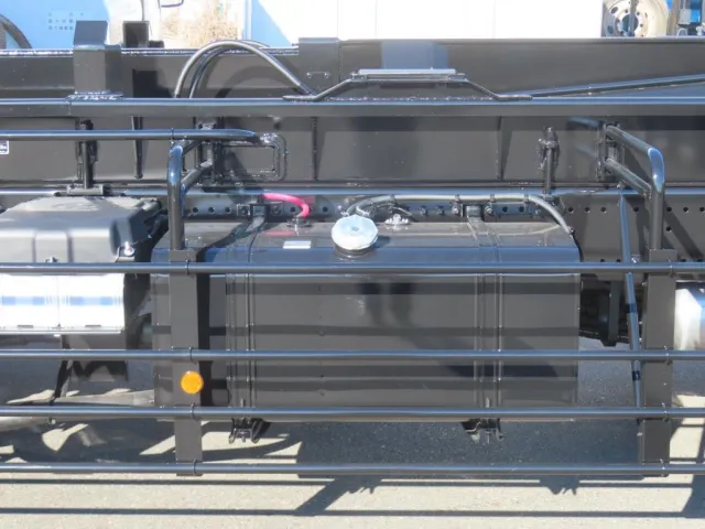 燃料タンクは300Lです。|日野 プロフィア 2DG-FS1AHEの写真11