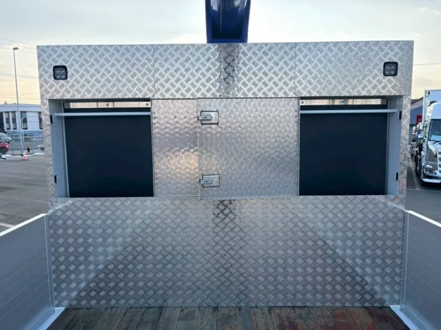 プロテクターに物入が付いています。|三菱 スーパーグレート 2PG-FS84VZの写真11