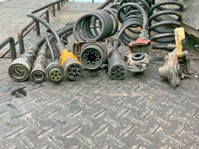 接続コネクター類です。|日野 プロフィア KS-SH1EDJGの写真20