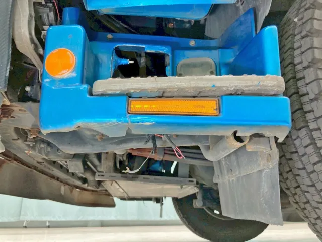 助手席側ステップカバーに割れがあります。|日野 プロフィア KS-SH1EDJGの写真40