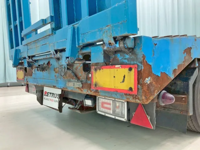 リヤレールの所々にサビがあります。(運転席側)|花見台  HST195の写真32