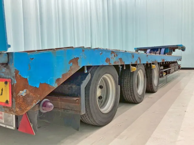 運転席側サイドレールの所々にサビがあります。|花見台  HST195の写真34