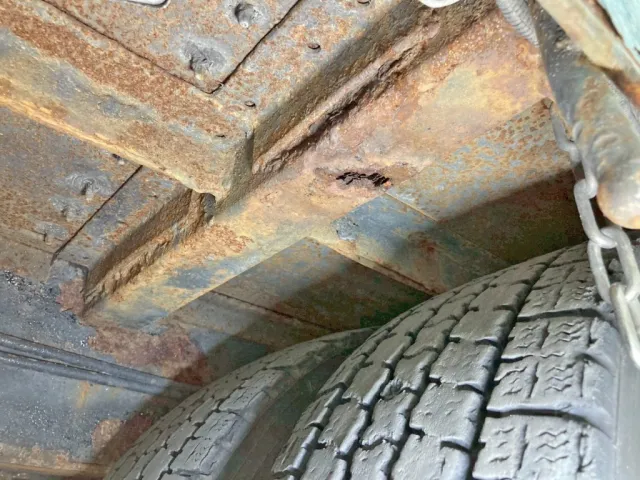 助手席側3軸目前方の横ネタに腐食・穴あきがあります。|花見台  HST195の写真35