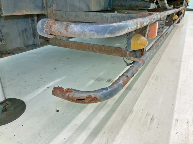 助手席側サイドバンパー前方に腐食・欠損があります。|花見台  HST195の写真39