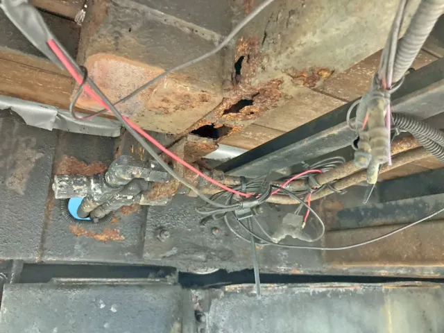 助手席側前方横ネタに腐食・穴あきがあります。|花見台  HST195の写真40