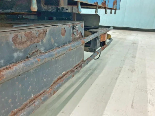 運転席側サイドバンパーに腐食・曲がりがあります。|花見台  HST195の写真42