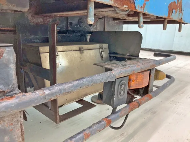 運転席側前方にステンレス製の工具箱が付いています。|花見台  HST195の写真43