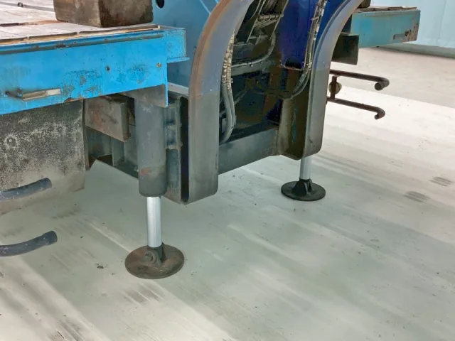 補助脚は油圧式です。|花見台  HST195の写真48