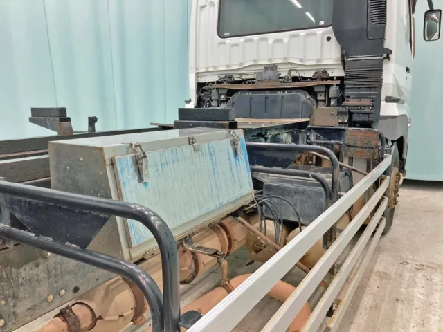 運転席側にステンレス製の工具箱が付いています。|三菱 スーパーグレート QKG-FV50VZの写真15