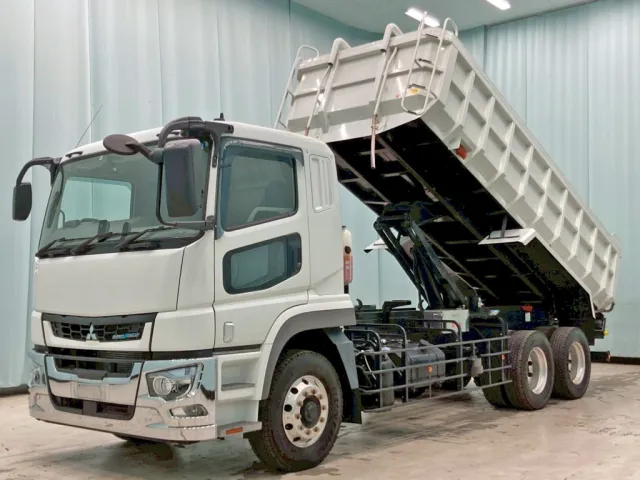 ホイールはアルミ製です。|三菱 スーパーグレート 2PG-FU70GYの写真1