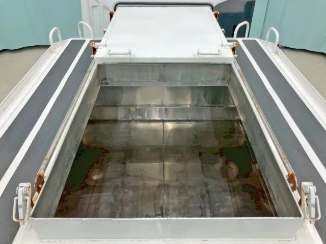 タンク内部の状態です。(前方)|三菱 スーパーグレート 2PG-FU70GYの写真10