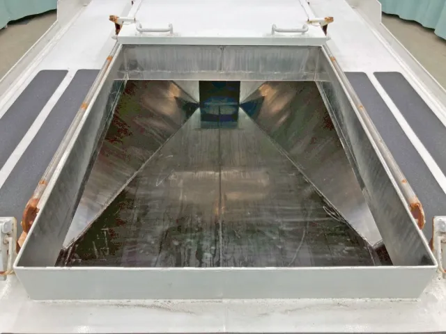 タンク内部の状態です。(後方)|三菱 スーパーグレート 2PG-FU70GYの写真11