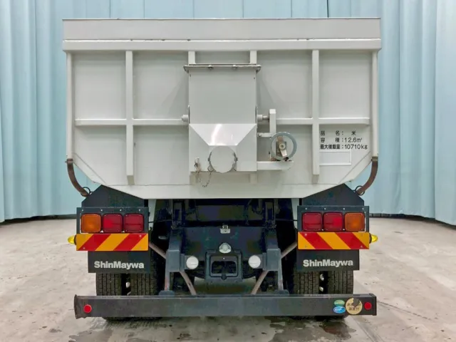 リヤ周りの状態です。|三菱 スーパーグレート 2PG-FU70GYの写真15