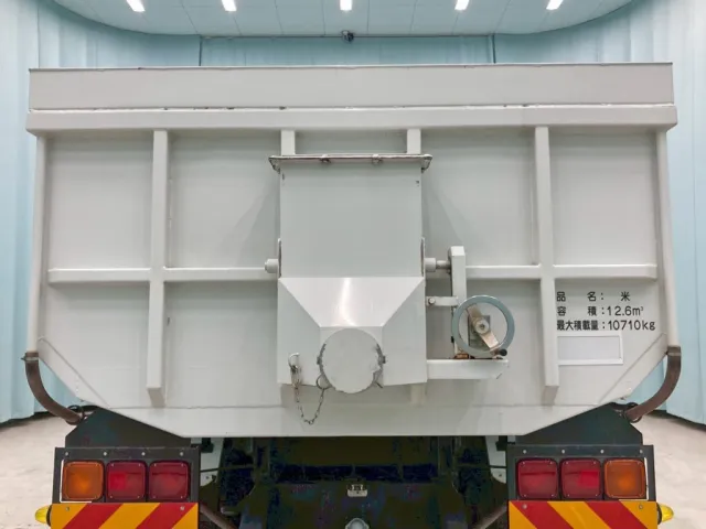 積載物は米です。|三菱 スーパーグレート 2PG-FU70GYの写真16