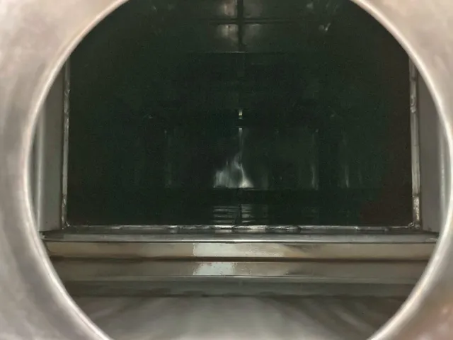 排出口の内扉を開いた状態です。(横のハンドルで開閉します)|三菱 スーパーグレート 2PG-FU70GYの写真19