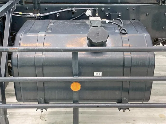 燃料タンクは200Lです。|三菱 スーパーグレート 2PG-FU70GYの写真22