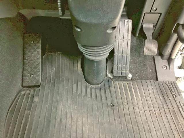 2ペダル仕様です。|三菱 スーパーグレート 2PG-FU70GYの写真25