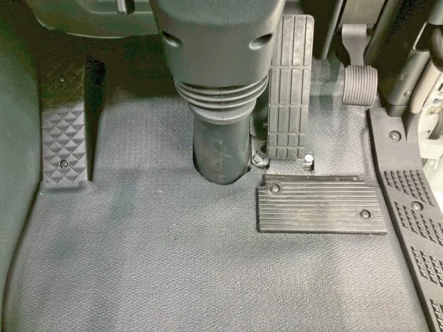 2ペダル仕様です。|三菱 スーパーグレート 2PG-FV80VYの写真23