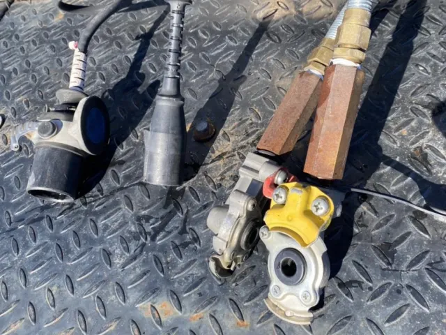 接続コネクターです|日野 プロフィア QDG-SS1EKDAの写真12