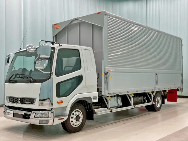 フロント周り、メッキパーツで飾っています。|三菱 ファイター 2KG-FK65F(2WD)の写真1