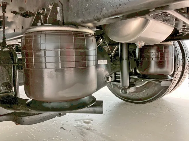 エアサスです。|三菱 ファイター 2KG-FK65F(2WD)の写真5