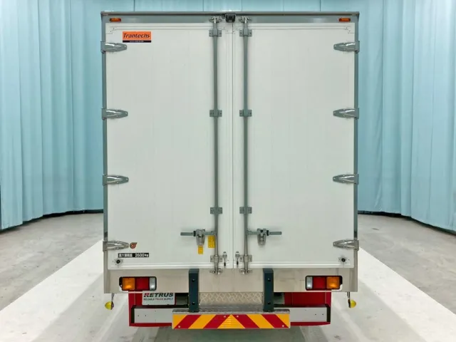 リヤ蝶番・ハンマーロック・キャッチはステンレス製です。|三菱 ファイター 2KG-FK65F(2WD)の写真8