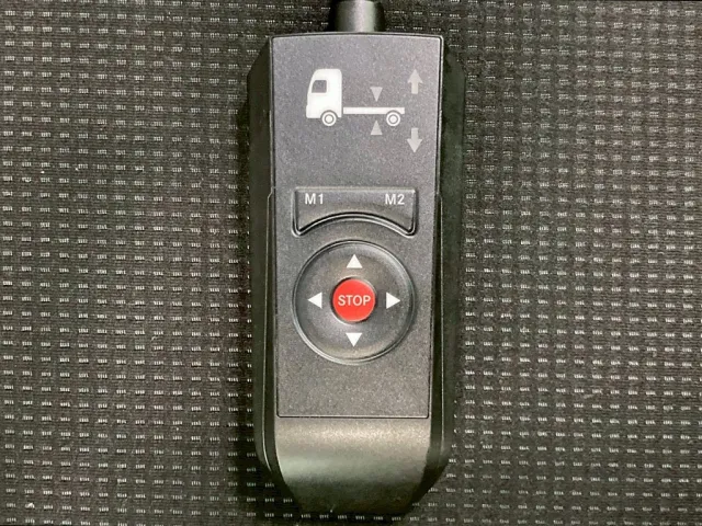 エアサスのコントローラーです。|三菱 ファイター 2KG-FK65F(2WD)の写真17