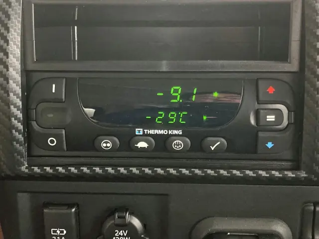 冷凍機は、-29℃設定(低温仕様) 17.9℃スタート 2Hで-9.1℃確認済みです。|日野 プロフィア 2DG-FW1AHCの写真30