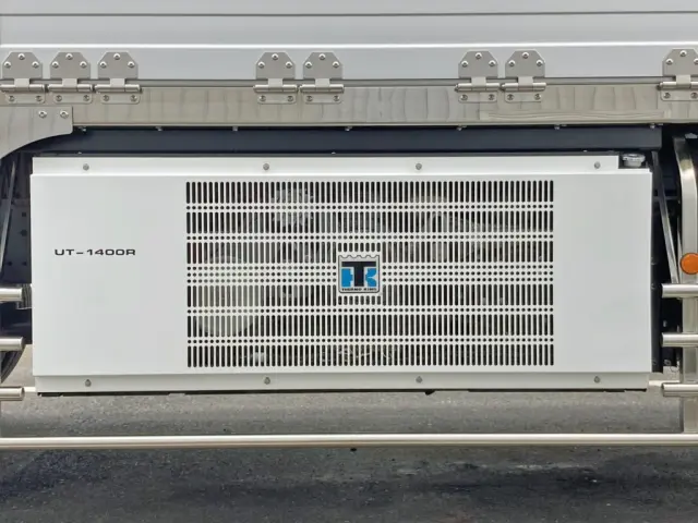 冷凍機はサブエンジン式です。|日野 プロフィア 2DG-FR1AHCの写真23