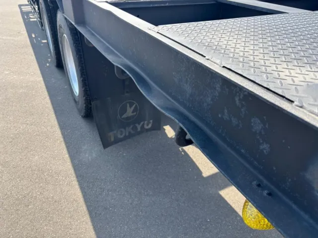 左後ろサイドレール曲がりあります。|東急  TF28H7B2の写真13