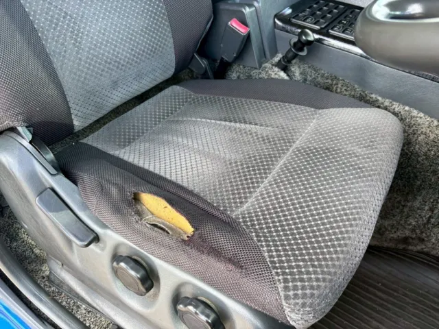 座面ヘタリ、破れあります。|三菱 スーパーグレート QKG-FV54VZの写真9