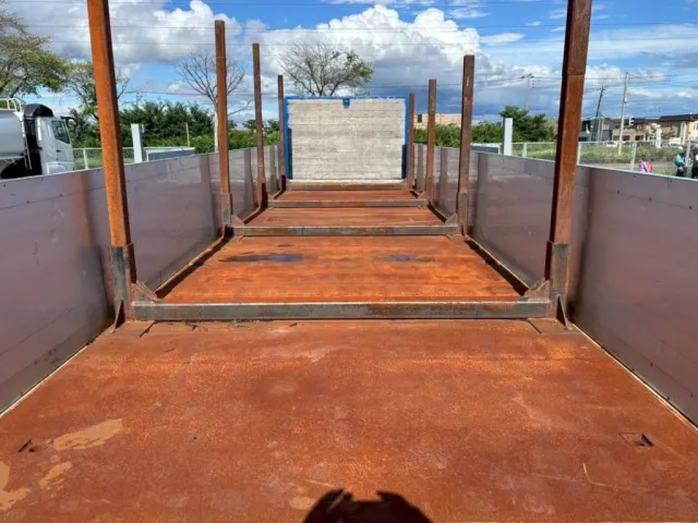 床は鉄板張りです。|三菱 スーパーグレート QKG-FV54VZの写真11