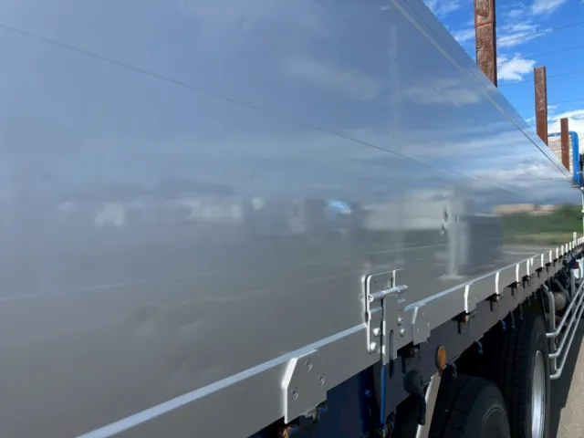 アオリにヘコミ傷あります。|三菱 スーパーグレート QKG-FV54VZの写真19