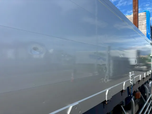 アオリにヘコミ傷あります。|三菱 スーパーグレート QKG-FV54VZの写真20