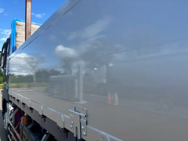 アオリにヘコミ傷あります。|三菱 スーパーグレート QKG-FV54VZの写真21