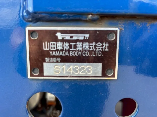 ボディのプレートです。|三菱 スーパーグレート QKG-FV54VZの写真23