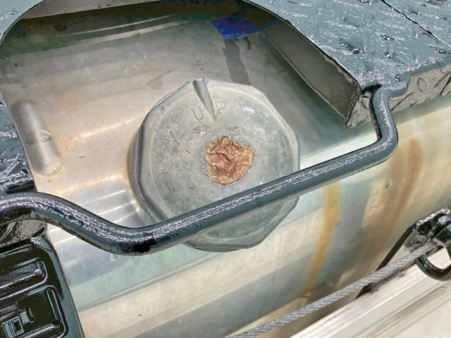 タンクフタの鍵穴は埋められています。|日野 プロフィア 2DG-SH1AGGGの写真22