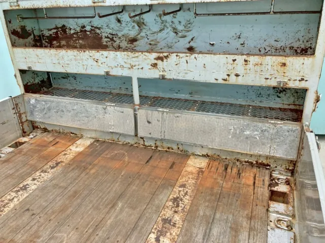 下段の物入れの状態です。(下段は二段になっており両サイドからも物の出し入れができます)|東邦  TE36H5N3Sの写真15