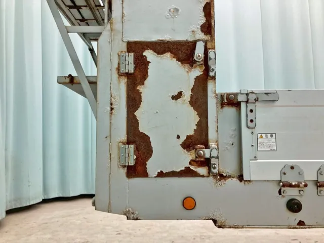 プロテクター助手席側の状態です。(フタにサビがあります)|東邦  TE36H5N3Sの写真16