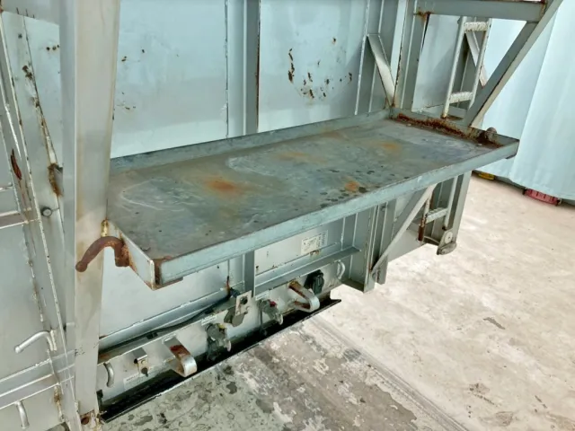 シートデッキ下段にも物置スペースがあります。|東邦  TE36H5N3Sの写真25