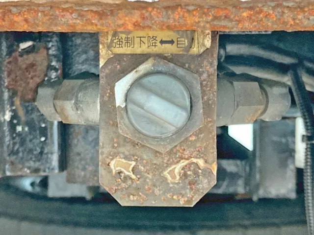 リフトアクスルの切り替えバルブです。|東邦  TE36H5N3Sの写真32