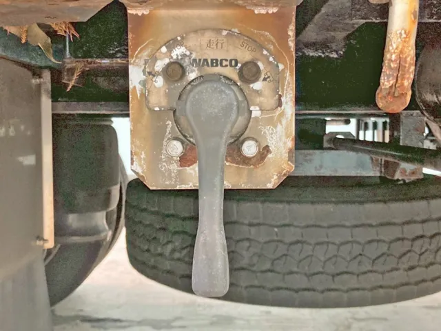 エアサスの昇降レバーです。|東邦  TE36H5N3Sの写真33