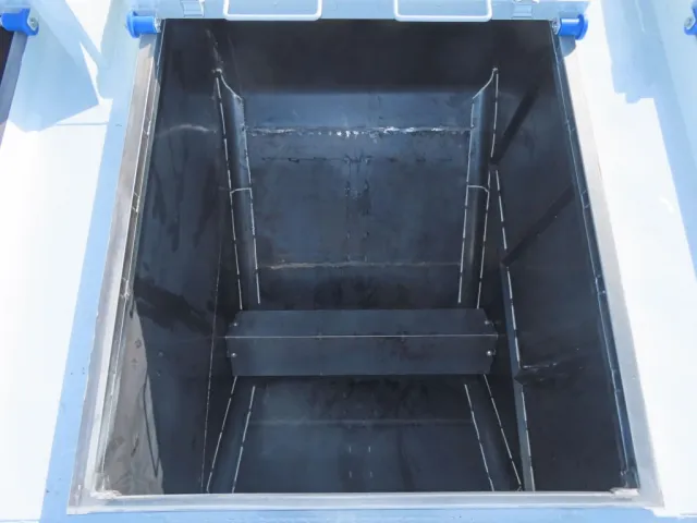 前方3室目です。|三菱 スーパーグレート 2PG-FV80VZの写真11