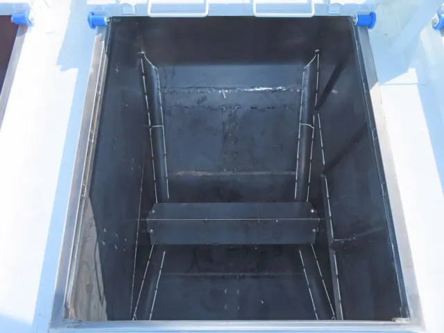 前方4室目です。|三菱 スーパーグレート 2PG-FV80VZの写真12