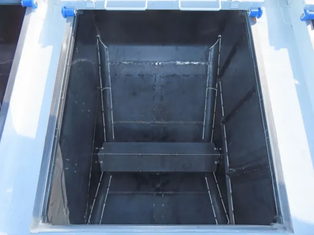 前方5室目です。|三菱 スーパーグレート 2PG-FV80VZの写真13