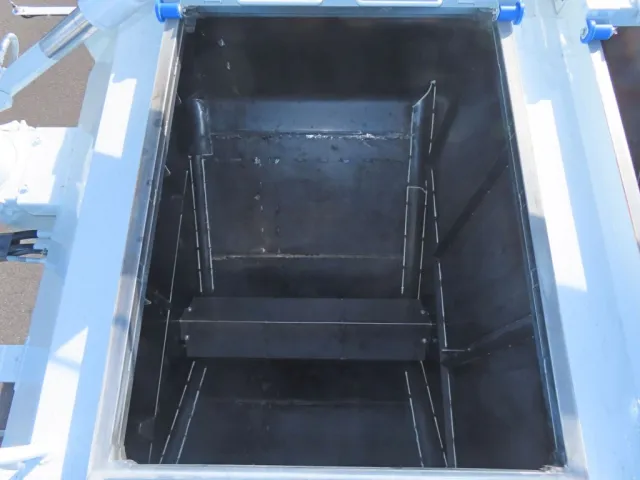 前方6室目です。|三菱 スーパーグレート 2PG-FV80VZの写真14