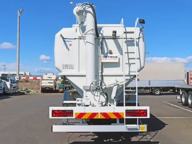 積載物は飼料です。|三菱 スーパーグレート 2PG-FV80VZの写真15