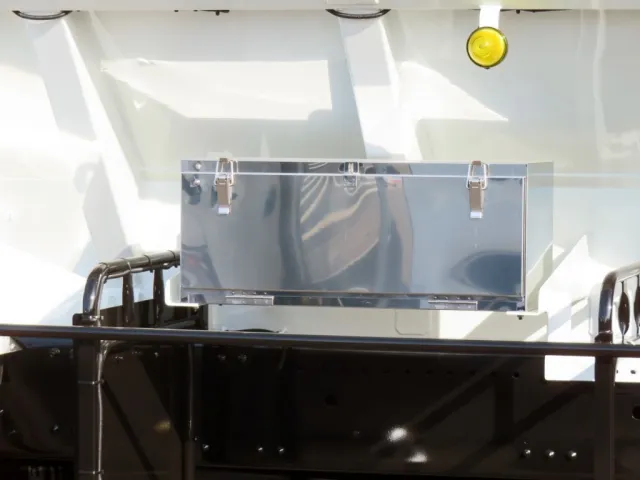 工具箱付きです。（ステンレス製です）|三菱 スーパーグレート 2PG-FV80VZの写真24