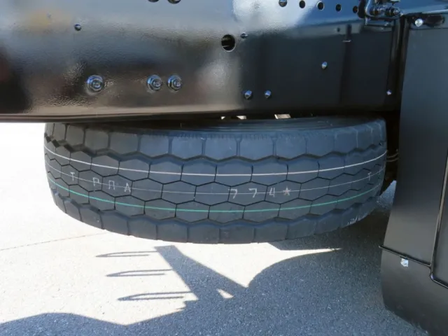 スペアタイヤ付きです。|三菱 スーパーグレート 2PG-FV80VZの写真25
