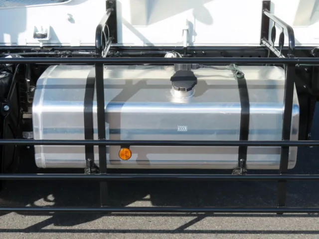 燃料タンクは300Lです。（アルミ製です）|三菱 スーパーグレート 2PG-FV80VZの写真28